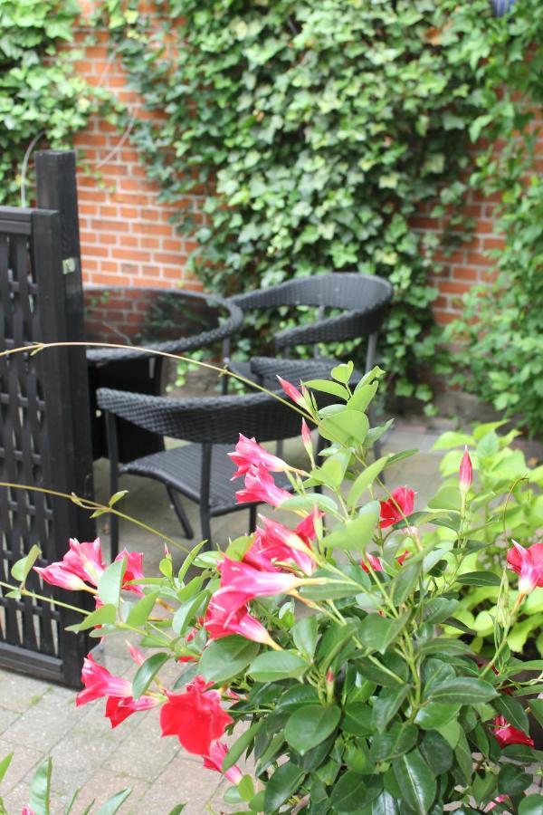 Amalie Bed And Breakfast & Apartments Odense Ngoại thất bức ảnh